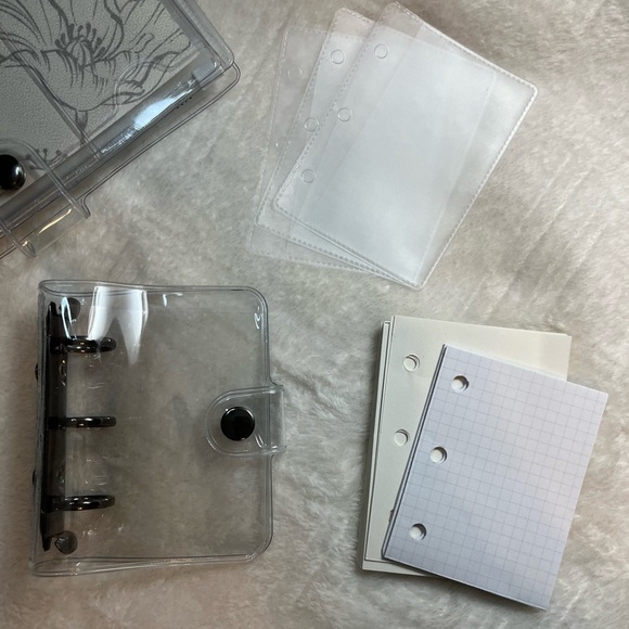 Personal A6 Clear PVC Binder. 20mm 6 Black Round Rings. Snap Button Closure. - Picture 6 of 7